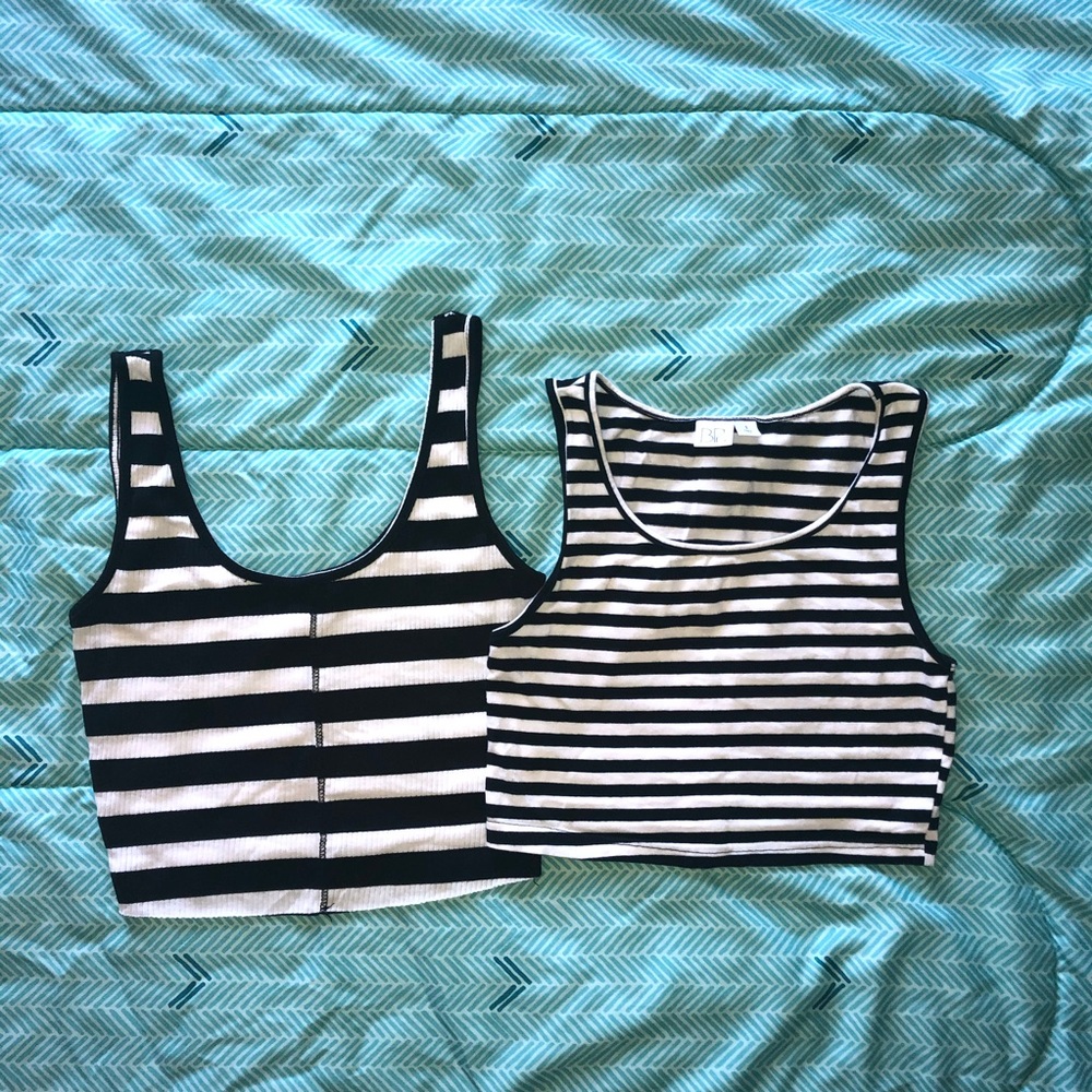 🚫SOLD🚫BUNDLE of 2 Cropped Tanks XS